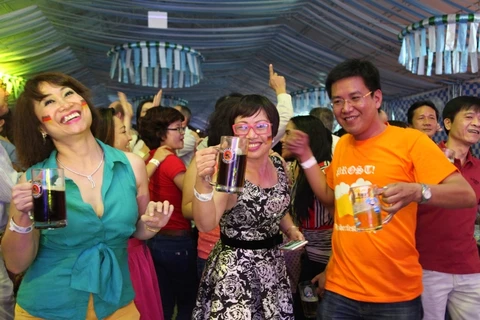 Oktoberfest 2014 tại Hà Nội: Tưng bừng lễ hội bia tươi và món ăn Đức