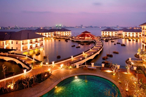 InterContinental Hanoi nhận giải khách sạn doanh nhân hàng đầu 