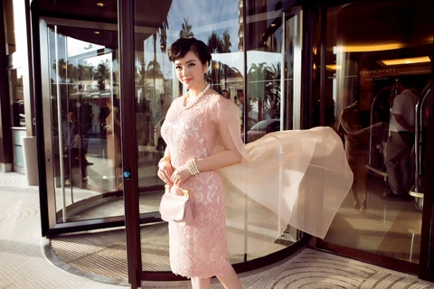 Lý Nhã Kỳ gây ấn tượng với phong cách Audrey Hepburn ở show Dior 