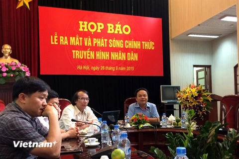 Lãnh đạo Báo Nhân Dân giới thiệu về kênh Truyền hình Nhân Dân với báo giới. (Ảnh: PV/Vietnam+)