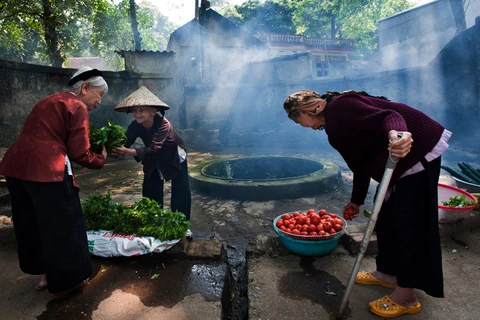 Tác phẩm đoạt giải ba "Một thoáng chợ quê" của tác giả Nguyễn Xuân Chính.