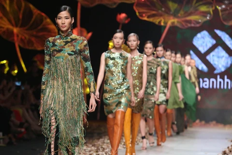 Nhà thiết kế Lê Thanh Hòa được mệnh danh 'Nhà thiết kế của những Hoa hậu' của thời trang Việt Nam. (Ảnh: Đại Ngô)