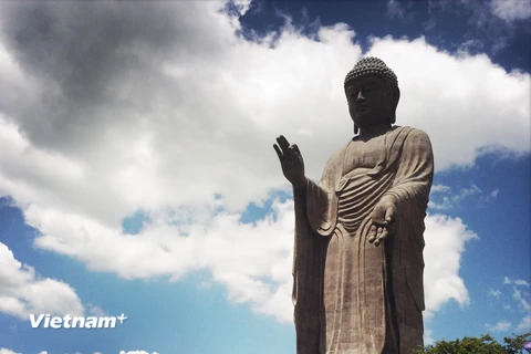 Bức tượng Phật Ushiku cao tới 120m. (Ảnh: Xuân Mai/Vietnam+)