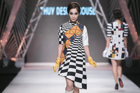 Bộ sưu tập 'Cô ba Sài Gòn' vừa được giới thiệu trong khuôn khổ Tuần lễ thời trang quốc tế Việt Nam Thu Đông 2017-Vietnam International Fashion Week Fall/Winter 2017. (Ảnh: BTC)