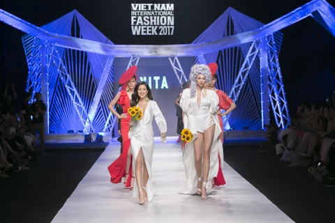 Trở lại với Vietnam International Fashion Week mùa Thu Đông 2017, thương hiệu thời trang XITA giới thiệu tới công chúng bộ sưu tập mới nhất 'Vanity Fair' (Hội chợ phù hoa). (Ảnh: BTC)