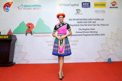 Hoa hậu H’Hen Niê trong trang phục dân tộc H'Mông. (Ảnh: Thiên An)