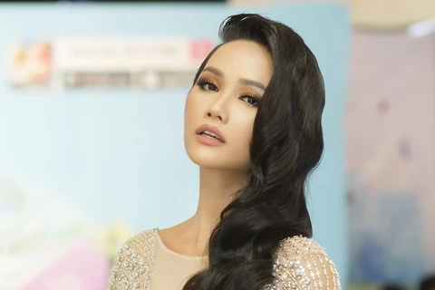 Hoa hậu H’Hen Niê ấn tượng bất ngờ với mái tóc dài nữ tính 