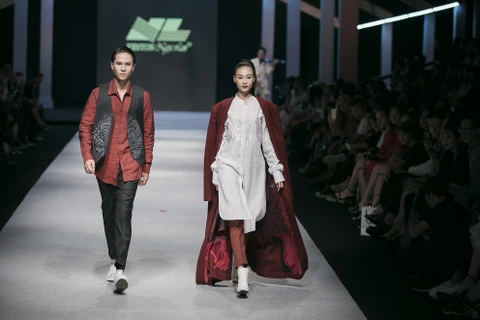 Những thiết kế veston Việt đẳng cấp trên sàn Tuần thời trang quốc tế