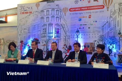 Đại sứ Pháp tại Việt Nam, ông Bertrand Lortholary (giữa) thông tin về lễ hội tại họp báo, sáng 11/12. (Ảnh: PV/Vietnam+)
