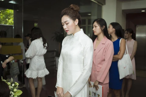 Tại vòng sơ khảo phía Bắc Miss World Việt Nam, nhiều cô cái xinh đẹp nổi bật tại khắp các vùng trên cả nước đã có mặt từ rất sớm, đại diện cho một thế hệ nhan sắc mới tự tin khoe vẻ đẹp trong những tà áo dài truyền thống hay những chiếc đầm cocktailk nhẹ 
