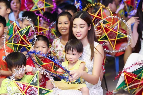 ‘Cho đi là còn mãi’: Hoa hậu Đỗ Mỹ Linh cùng mẹ đăng ký hiến tạng 