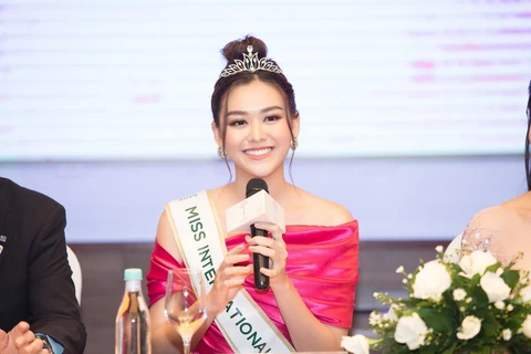 Á hậu Tường San chính thức đại diện Việt Nam dự Miss International