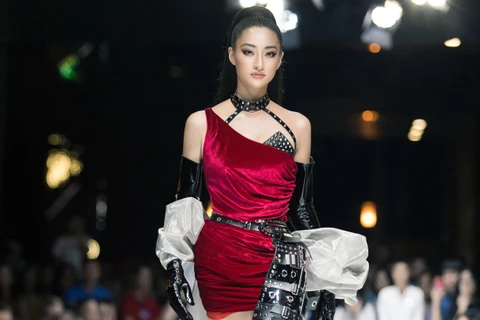 Hoa hậu Lương Thùy Linh hóa ‘nữ thần chiến binh’ khuynh đảo sàn diễn