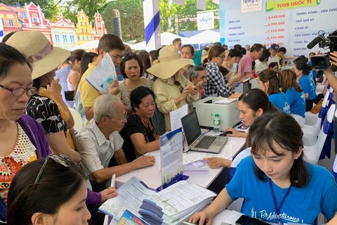 Người dân đổ xô đến Ngày hội du lịch TransViet lớn nhất trong năm để mua tour khuyến mại hồi tháng 7 vừa qua. (Ảnh: M.Mai/Vietnam+)
