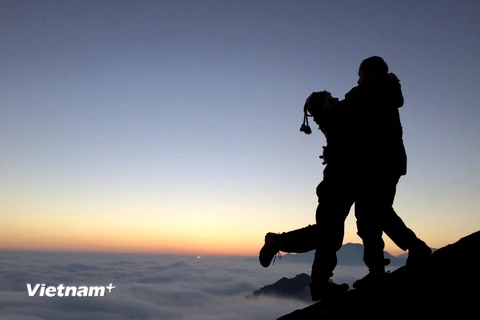 [Photo] Ngắm cảnh bình minh tuyệt đẹp trên đỉnh Hoàng Liên Sơn