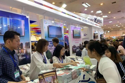 Khách đến tìm hiểu thông tin du lịch Hàn Quốc tại VITM Hà Nội 2019. (Ảnh: M.Mai/Vietnam+)
