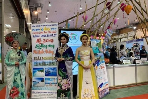 Hình ảnh tà áo dài Việt Nam luôn xuất hiện tại hội chợ VITM Hanoi 2019. (Ảnh: M.Mai/Vietnam+)