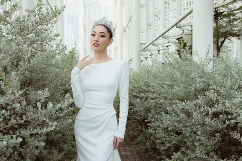 Hoa hậu Lương Thùy Linh sang trọng trong thiết kế váy cưới xa xỉ
