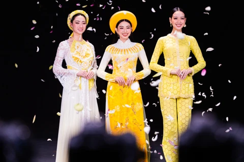 Ba đại sứ là Hoa hậu Thùy Tiên, Bảo Ngọc và Lương Thùy Linh diện trang phục truyền thống 3 miền Bắc-Trung-Nam. (Ảnh: BTC)
