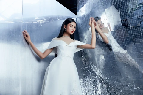 Hoa hậu Hoàn vũ Việt Nam: Ấn tượng bộ ảnh Áo dài lấy cảm hứng từ tương lai