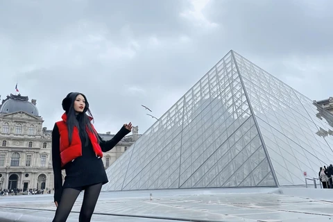 Huỳnh Tú Anh cập nhật hình ảnh cá nhân trong chuyến đi xuất ngoại sang Paris và Milan vừa qua. (Ảnh: CTV/Vietnam+)