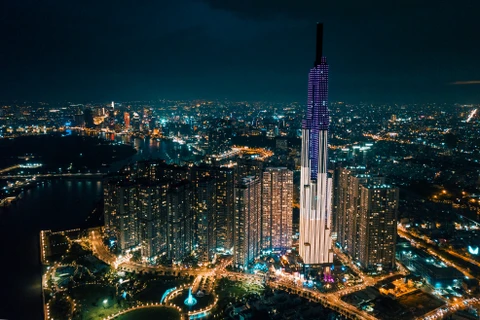 Thành phố Hồ Chí Minh lung linh về đêm. (Ảnh: CTV/Vietnam+)