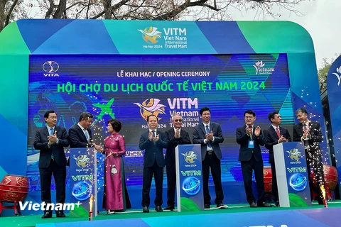 Hội chợ đã chính thức khai mạc vào sáng nay, ngày 11/4, tại Cung Văn hóa Hữu Nghị Hà Nội. (Ảnh: Mai Mai/Vietnam+)