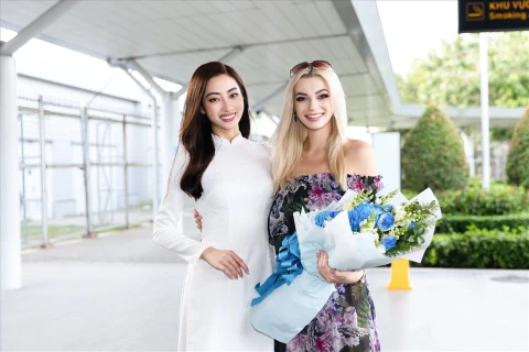 Miss World 2021 Karolina Bielawska đến Việt Nam năm 2022. (Ảnh: CTV/Vietnam+)