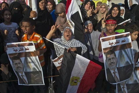 Người dân Ai Cập thuộc tổ chức Anh em Hồi giáo biểu tình ủng hộ cựu Tổng thống Mohammed Morsi tại Cairo. (Nguồn: AFP/TTXVN)