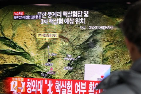 Phương tiện thông tin đại chúng tại Hàn Quốc đưa tin về vụ thử hạt nhân của Triều Tiên ngày 12/2. (Nguồn: Yonhap/TTXVN)