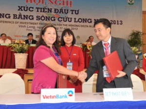 Lễ ký hợp đồng tín dụng giữa VietinBank và Tập đoàn Điện lực Việt Nam. (Nguồn: Vietnam+)