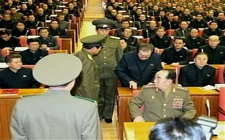 Ông Jang Song-Thaek bị bắt ngay trong một cuộc họp cấp cao (Ảnh từ truyền hình Triều Tiên).