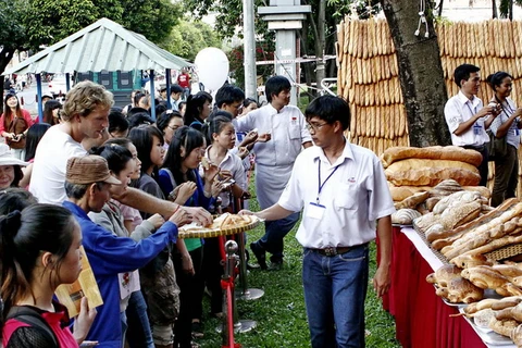 Khai mạc lễ hội đường phố kỷ niệm quan hệ Việt-Pháp