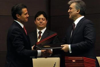 Tổng thống Mexico Enrique Peña Nieto trong cuộc gặp với Tổng thống Thổ Nhĩ Kỳ Abdullah Gül. (Nguồn: Daily News)