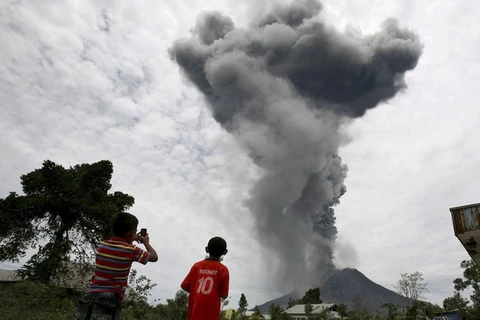 Indonesia: Núi lửa Sinabung phun cột tro cao 7.000 mét