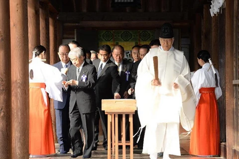 Bộ trưởng Nội vụ Nhật Bản đến viếng đền Yasukuni