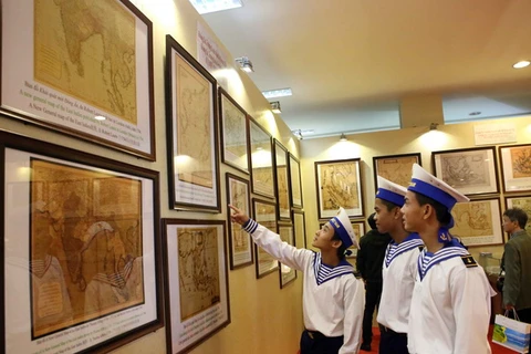 Trưng bày bản đồ và tư liệu về Hoàng Sa, Trường Sa 