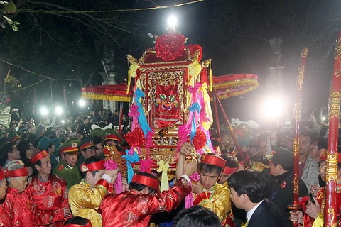 Rước kiệu tại lễ hội đền Trần Nam Định năm 2013. (Ảnh: Quốc Khánh/TTXVN)