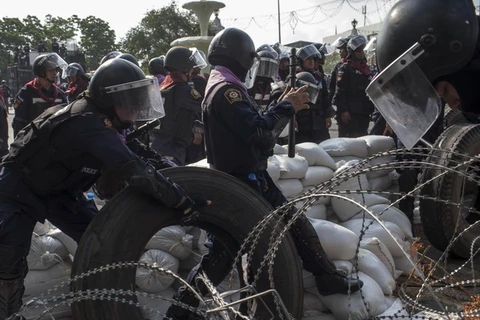 Cảnh sát Thái quyết giành lại 5 điểm biểu tình ở Bangkok