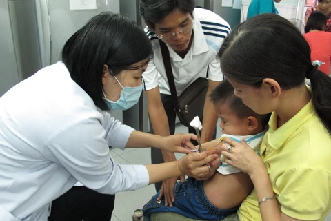 Triển khai tiêm vắcxin phòng chống sởi trên toàn quốc
