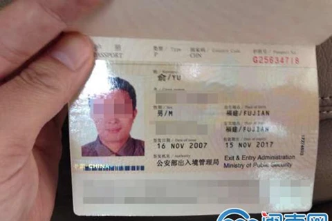 Quyển hộ chiếu xuất hiện trong danh sách hành khách của chiếc máy bay mất tích. (Nguồn: Mnw.cn)