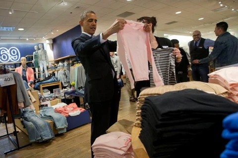 Tổng thống Obama mua áo sản xuất ở Việt Nam cho vợ