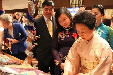 Việt Nam tham dự Hội chợ từ thiện tại thủ đô Tokyo 