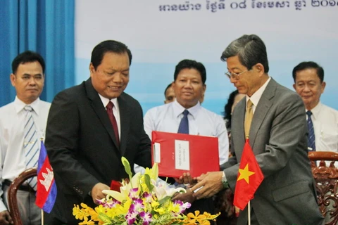 Địa phương của Việt Nam và Campuchia ký kết hợp tác