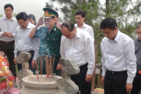 Phó Thủ tướng viếng mộ Đại tướng Võ Nguyên Giáp