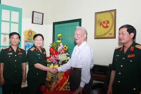 Thăm hai Đại tướng dịp kỷ niệm Chiến thắng Điện Biên Phủ