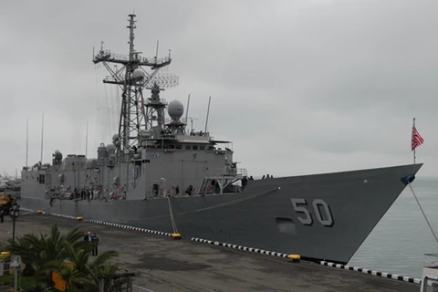 Tàu chiến USS Taylor tại cảng Batumi ngày 8/5. (Nguồn: Civil.ge)