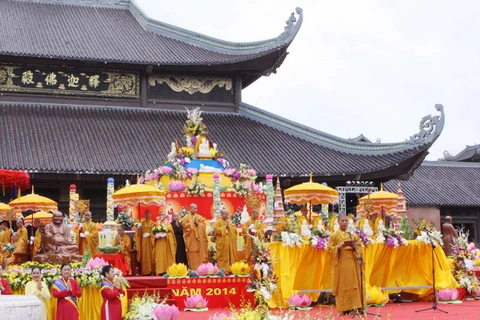 Kiên Giang: Gần 10.000 người tham dự Đại lễ Phật đản 