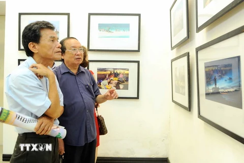 Khai mạc triển lãm ảnh "Chủ quyền biển đảo của Việt Nam"