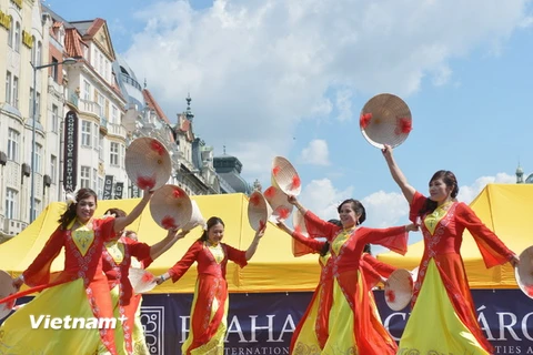 Phụ nữ Việt tích cực làm sứ giả văn hóa tại Cộng hòa Séc